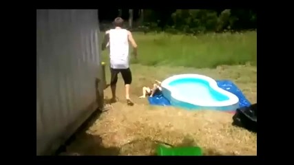 Неуспешно скачане върху басейн 