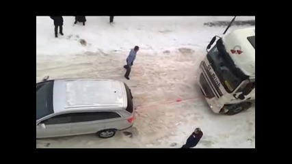 Audi Q7 срещу затънал в снега Тир трудно стана но все пак успяха!