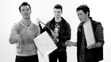 Jonas Brothers играят Trivia Game 