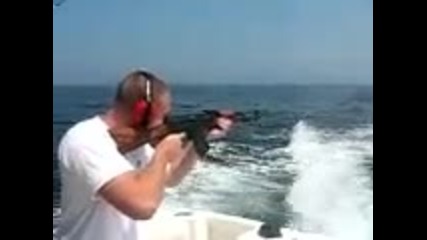 Стрелба с Ak47 В Морето 