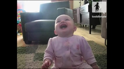 Заразителният смях на едно бебе