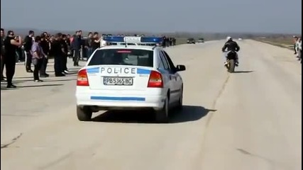 Какво Прави Българската Полиция Когато Някой Нарушава Закона ???