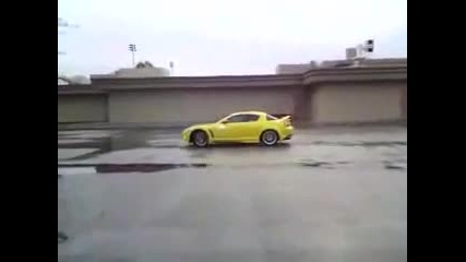 Mazda Rx8 се върти