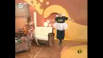 Фънки Пее И Играе Балет