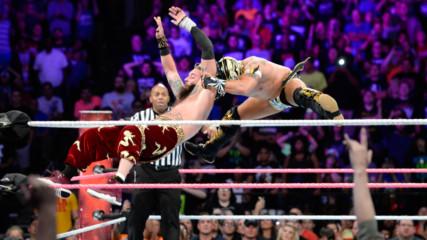 Enzo Amore vs. Kalisto - WWE Cruiserweight Championship Lumberjack Match: Raw, Oct. 9, 2017