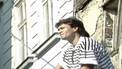 Sinan Sakic i Juzni Vetar - Bogatstvo je ljubav (official Video) - Prevod