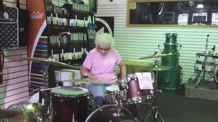 Баба - барабанистка