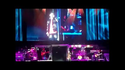 Justin Bieber пее Mistletoe за първи път на живо(цялата песен)