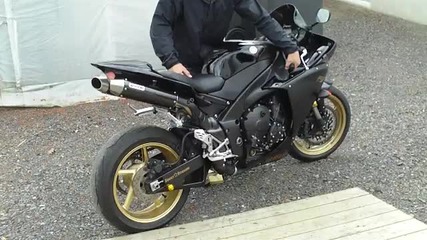 Black Yamaha R1 09 