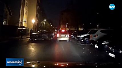 СРЕДНОЩНА ГОНКА: Мъж потроши 7 коли в опит да избяга от крадци (ВИДЕО+СНИМКИ)
