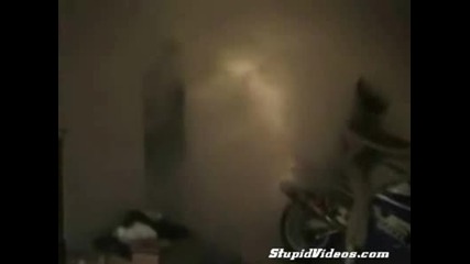 Ненормалник Прави Бърнаут вкъщи 