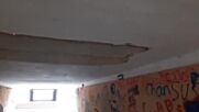 Срути се част от таван на подлез във Варна