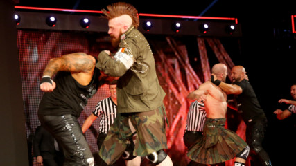 All-out chaos erupts among Raw's tag teams: Raw, Sept. 11, 2017