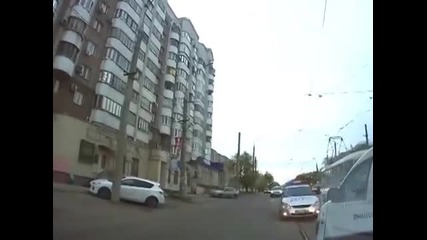 Ето как се''спира''нарушител на пътя в Русия