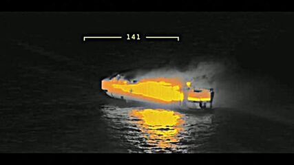 Товарен кораб с над 3000 коли се запали край Нидерландия, има жертва