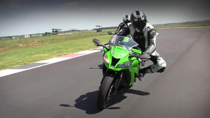 2011 Kawasaki Zx10r vs 2010 Zx10r test 