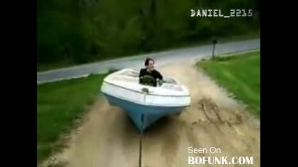 Каране на лодка извън водата - Много яко