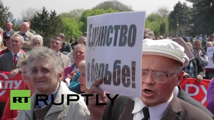 Ukraine: Communist Party rallies in Kiev for International Worker's Day