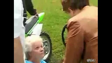 Жена се блъска с мотор в инвалид