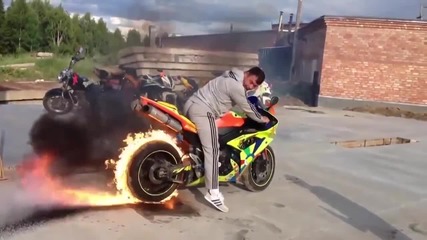 Yamaha Yzf R1 Показва как се пали гума ( Burnout Fire )