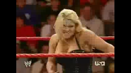 Beth Phoenix Vs Candice Michelle(Candice се контузва)