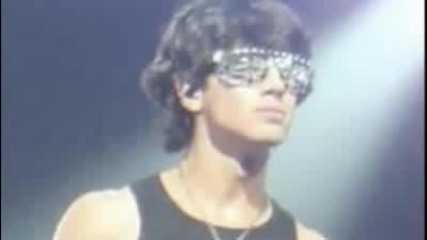 [x] Joe Jonas [x] Sexyy Backk [x]