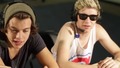 One Direction - Bert дава съвети на Хари и Найл