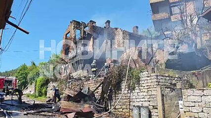 Две къщи изгоряха при пожар в Тетевен, има и жертва