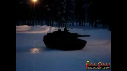 Танк прави дрифт !