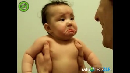 Идиот разплаква бебе
