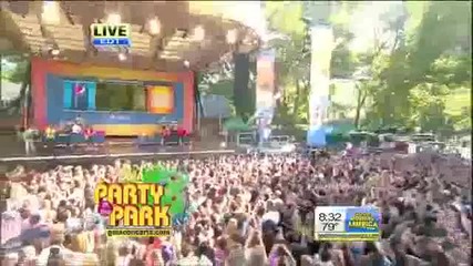 Деми Ловато пее на живо в добро утро Америка - Give Your Heart A Break