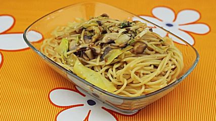 Спагети със зеленчуци и сусам