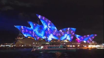 Светлинно шоу върху операта в Сидни