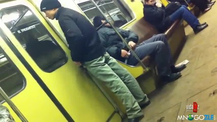Перверзник в метрото
