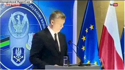 Полският министър на отбраната сбърка лампа с микрофон