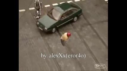 Der Clown Сезон 1 Моторист се забива в кола