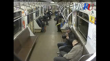 Какво се случва ако заспиш в метрото 