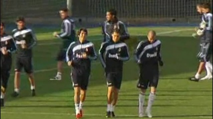 Кака, Роналдо и компания тренират здраво преди мача с Барса 