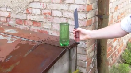 Нож реже шише с вода от раз (hq)