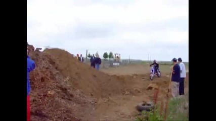 Най смешните изпълнения с мотор правени някога