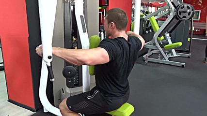 Фитнес упражнения - Разтваряния за задно рамо на пек-дек машина