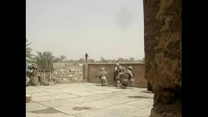 Американски войници в засада на покрив в Ирак