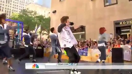 Justin Bieber - Baby (live @ Today Show 2012)