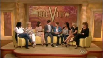 Selena Gomez, David Henrie And Jake T. Austin - The View (08 