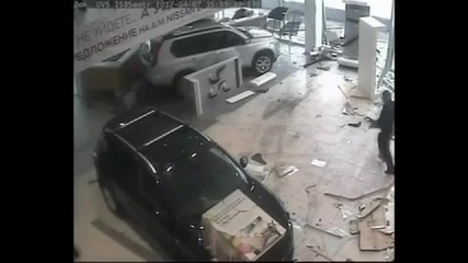 Гинеколог разгроми автосалон на Nissan