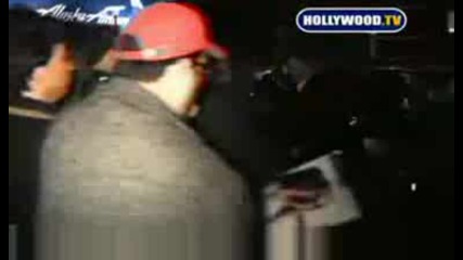 Avril Lavigne in the middle of some paparazzi L.a March 30 2009
