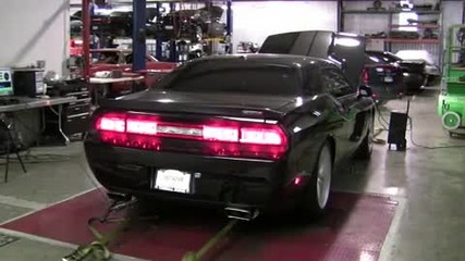 544 американски конски сили в Додж Supercharged Challenger Srt8 