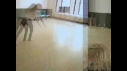 Аврил имитира Шакира