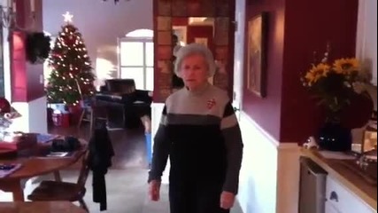 Баба танцува на Дъбстеп