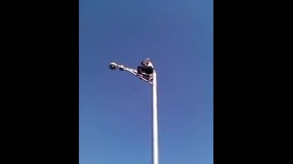 Спасяване на птица в Индия !